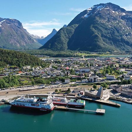 Andalsnes Sentrum Apartment No1 Dış mekan fotoğraf