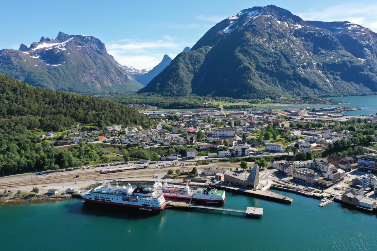 Andalsnes Sentrum Apartment No1 Dış mekan fotoğraf